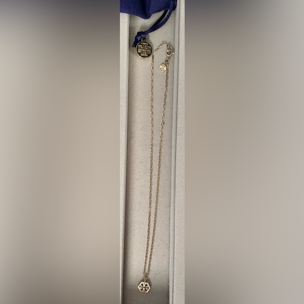 Tory Burch small chain link necklace with pendant